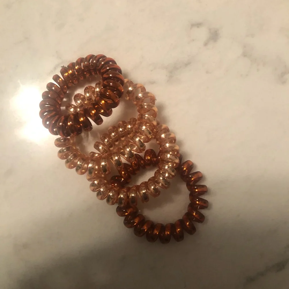Set of Four Anthropologie Hair ties ✨